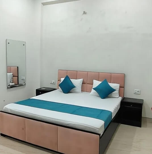 10 cheapest hotels in Agra near Taj Mahal